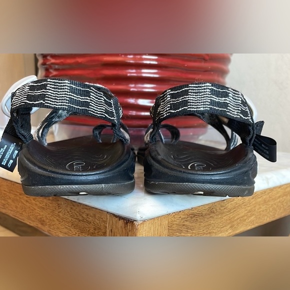 CHACO Sandals Z/2 Classic Adjustable Black White Pattern Strap Women’s  Sz:8 - Picture 10 of 15